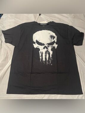 Marvel Black Tee with White Punisher Skull